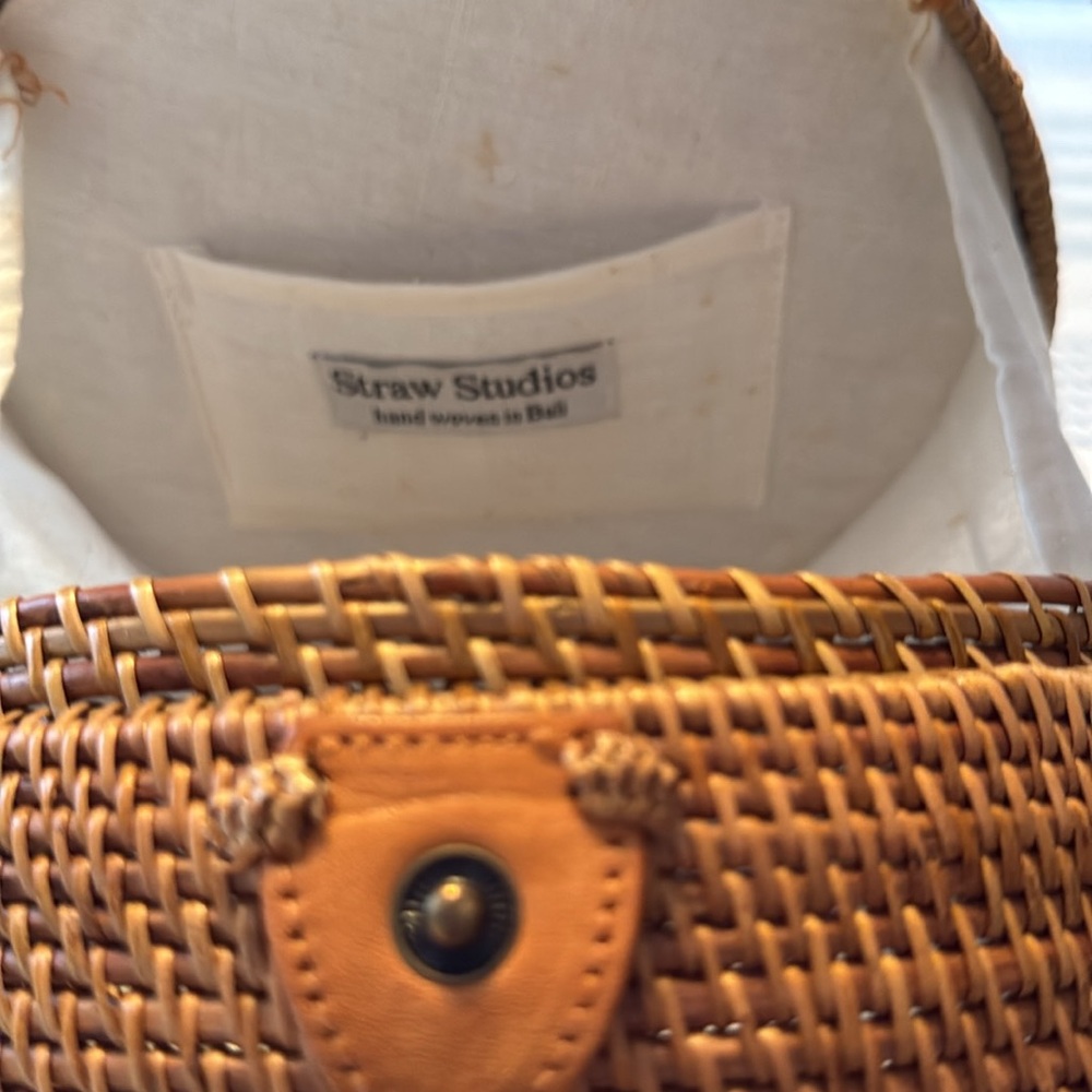 Straw Studios Round Woven Tan Crossbody Bag - Picture 3 of 4